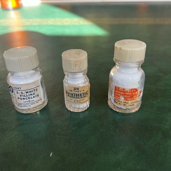 Rare Set of Antique Vintage Dental Filling Porcelain Powder Jars with Powder!